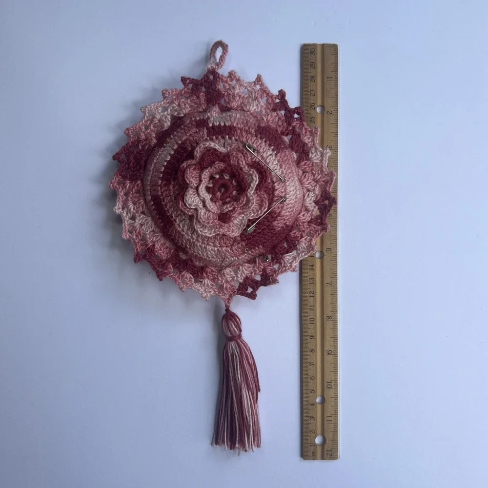 VTG Handmade Crochet Hanging Pin Cushion 3D Floral‎ Ombre Pink Wall Decor Tassel